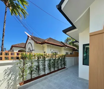 Maison jumelée rénovée de plain-pied avec 3 chambres et 2 salles de bain à Cherng Talay