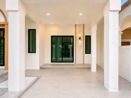 Maison jumelée rénovée de plain-pied avec 3 chambres et 2 salles de bain à Cherng Talay
