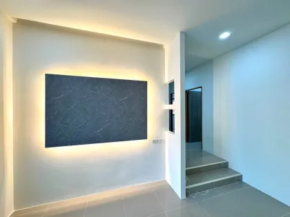 Maison jumelée rénovée de plain-pied avec 3 chambres et 2 salles de bain à Cherng Talay