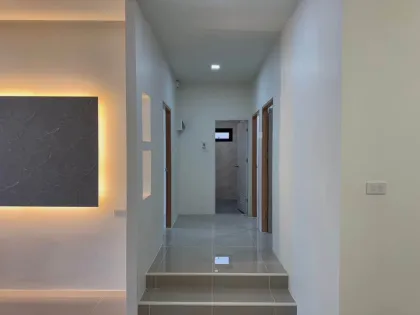 Maison jumelée rénovée de plain-pied avec 3 chambres et 2 salles de bain à Cherng Talay