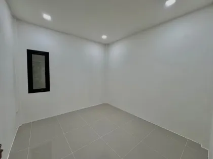 Maison jumelée rénovée de plain-pied avec 3 chambres et 2 salles de bain à Cherng Talay