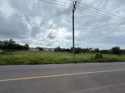 Terrain de 5 Rai à Thalang à vendre pour 35 millions THB