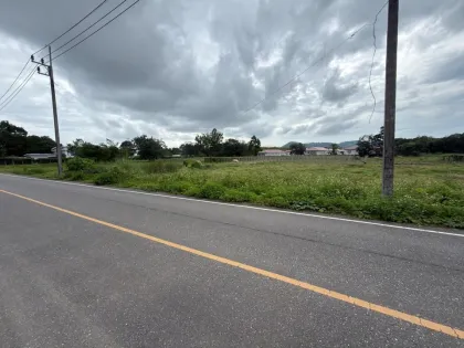 Terrain de 5 Rai à Thalang à vendre pour 35 millions THB