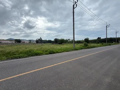 Terrain de 5 Rai à Thalang à vendre pour 35 millions THB