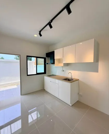 Villa jumelée rénovée 3 chambres à Prompan, Kathu