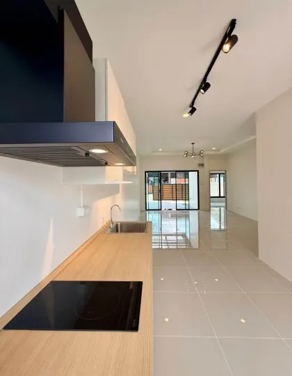 Villa jumelée rénovée 3 chambres à Prompan, Kathu