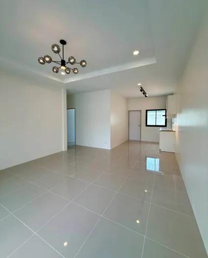 Villa jumelée rénovée 3 chambres à Prompan, Kathu