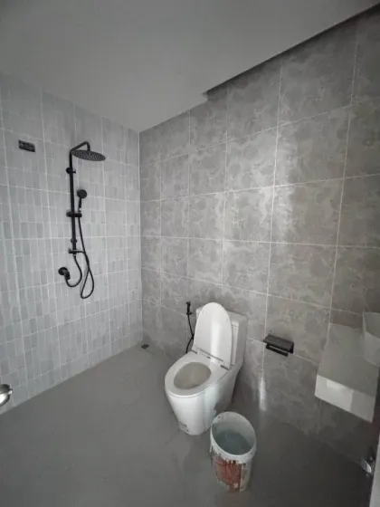 Casa Esquinera de 2 Habitaciones y 2 Baños en Soi Yod Saneh 1, Chalong Phuket
