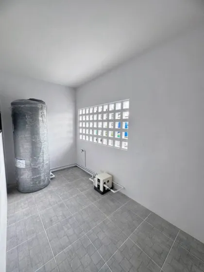 Casa Esquinera de 2 Habitaciones y 2 Baños en Soi Yod Saneh 1, Chalong Phuket