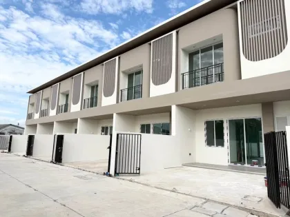 Casa Adosada de 3 Dormitorios en Proyecto Melina Chalong, Phuket