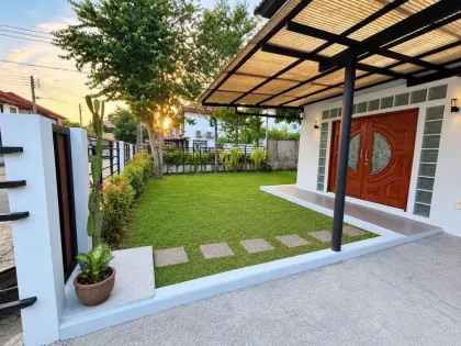 Maison jumelée d'angle à vendre à Sabai Village 2, Kathu