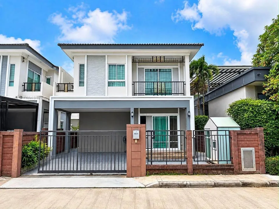 Villa lista para entrar con 3 dormitorios y 3 baños en Passorn Ko Kaew, Phuket