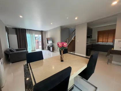 Villa lista para entrar con 3 dormitorios y 3 baños en Passorn Ko Kaew, Phuket