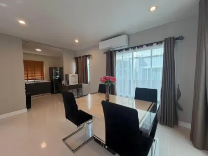 Villa lista para entrar con 3 dormitorios y 3 baños en Passorn Ko Kaew, Phuket