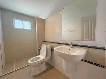 Villa lista para entrar con 3 dormitorios y 3 baños en Passorn Ko Kaew, Phuket