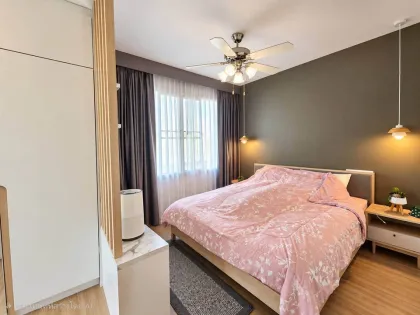 Casa adosada esquina de 3 dormitorios y 2 baños en Phrueksawill Village