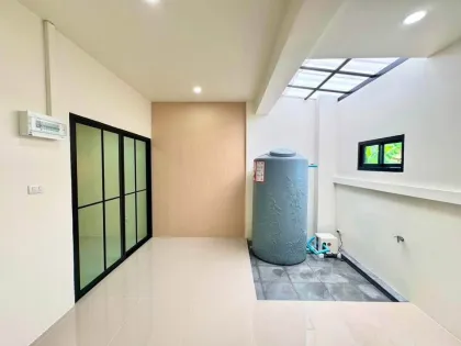 Adosado Renovado de 2 Dormitorios y 2 Baños en Wichit