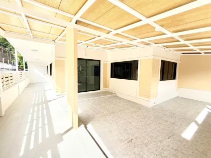 Casa Esquinera de 2 Habitaciones Renovada en Chao Fa Garden Home 5, Kathu