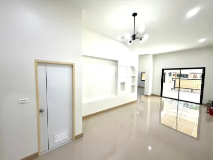 Casa Esquinera de 2 Habitaciones Renovada en Chao Fa Garden Home 5, Kathu
