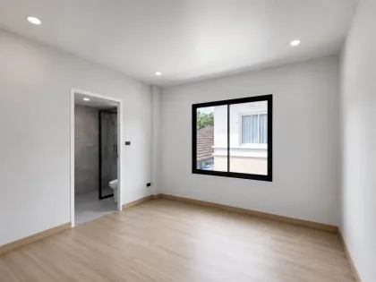 Großes 4-Zimmer-Eckvilla im Stadtzentrum von Phuket