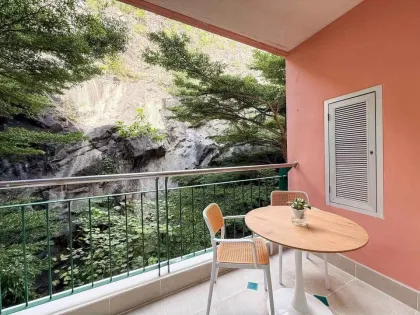 Apartamento Esquinero de 1 Habitación con Vista a la Montaña en Phunasanthi Green Place