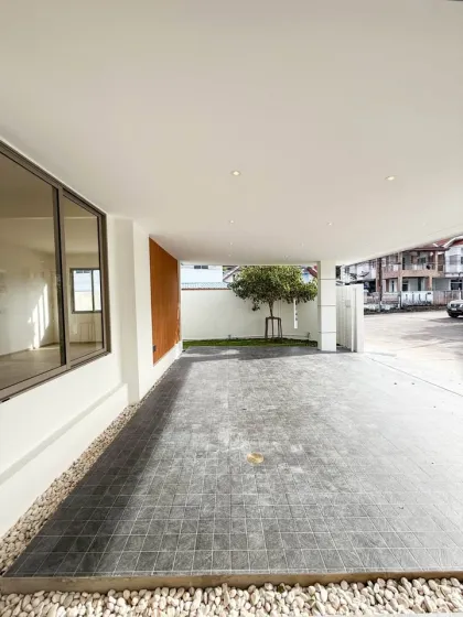 Villa Esquinera Renovada de 3 Habitaciones en Phuket Ciudad
