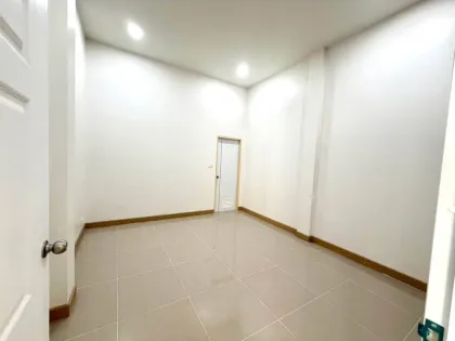 Renovierte 2-Zimmer-Villa in Chaofa Garden Home 5, Cherng Talay