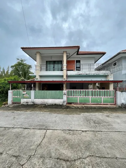Villa Esquinera de 3 Dormitorios con Casa en Fila en Ponsanthi Parkville