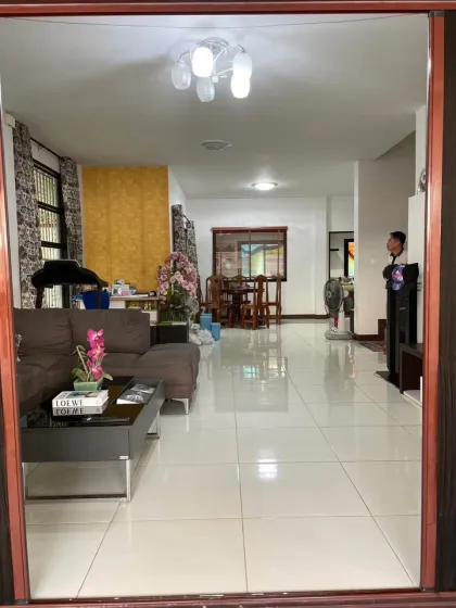 Villa Esquinera de 3 Dormitorios con Casa en Fila en Ponsanthi Parkville