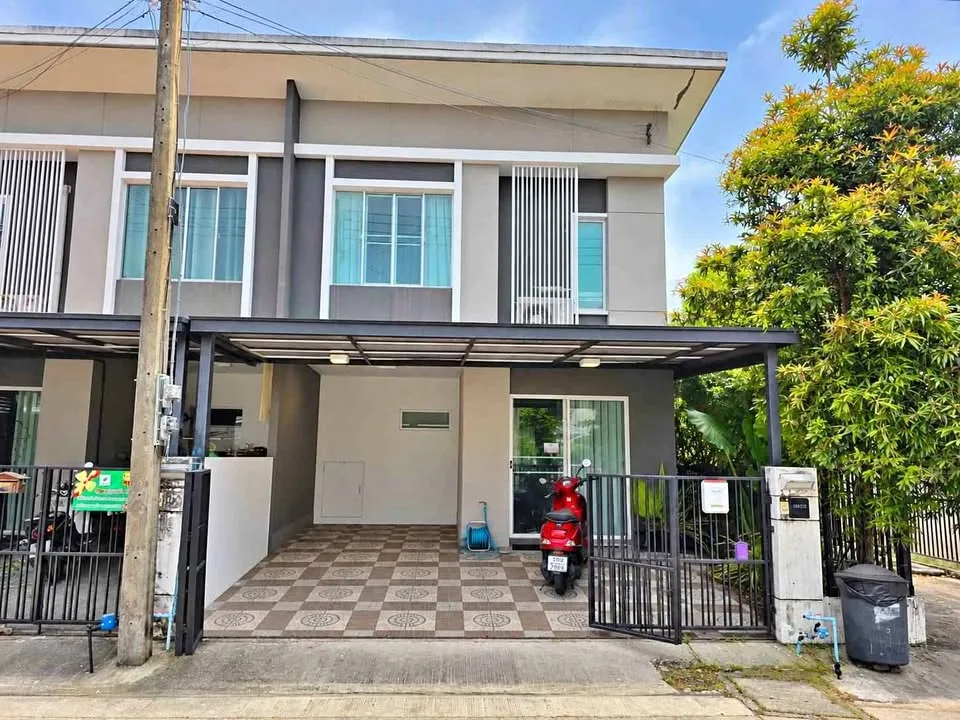 Koh Kaew 3卧2卫角落联排别墅，带家具