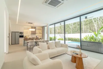 Elegante moderne 4-Zimmer-Villa mit 5 Bädern und Bergpool