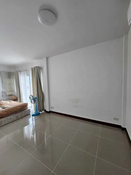 Villa jumelée 3 chambres en coin à Panasont Garden Home Kathu