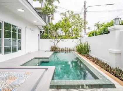 Villa con piscina de 4 dormitorios totalmente renovada en Siwalee Chalong