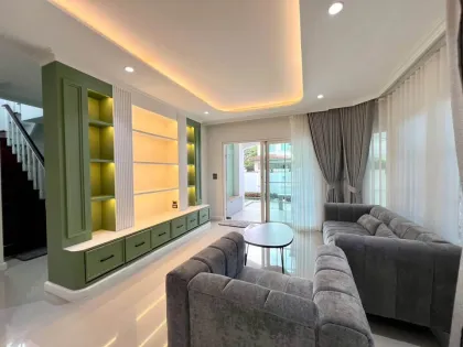 Villa con piscina de 4 dormitorios totalmente renovada en Siwalee Chalong