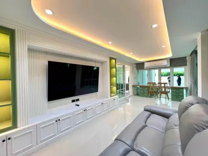 Villa con piscina de 4 dormitorios totalmente renovada en Siwalee Chalong