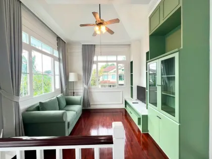 Villa con piscina de 4 dormitorios totalmente renovada en Siwalee Chalong