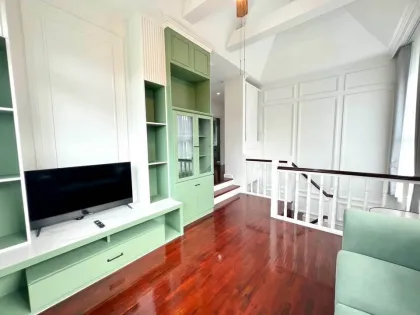 Villa con piscina de 4 dormitorios totalmente renovada en Siwalee Chalong