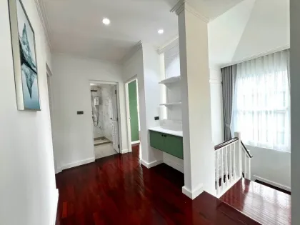 Villa con piscina de 4 dormitorios totalmente renovada en Siwalee Chalong