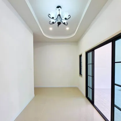 Casa adosada renovada de 3 dormitorios y 2 baños en Suknirund 2, Wichit