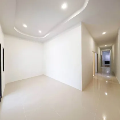 Casa adosada renovada de 3 dormitorios y 2 baños en Suknirund 2, Wichit
