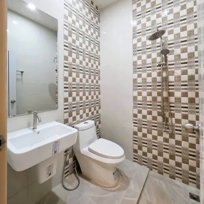 Casa adosada renovada de 3 dormitorios y 2 baños en Suknirund 2, Wichit