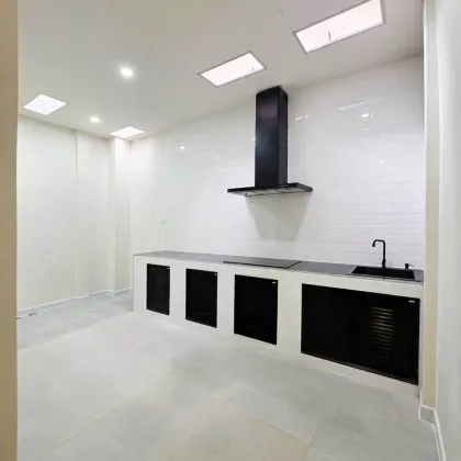 Casa adosada renovada de 3 dormitorios y 2 baños en Suknirund 2, Wichit