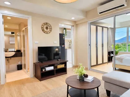 Appartement 1 chambre au Royal Place Condominium avec vue sur la montagne à Phuket Town