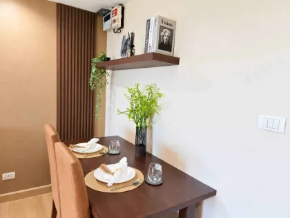 Appartement 1 chambre au Royal Place Condominium avec vue sur la montagne à Phuket Town