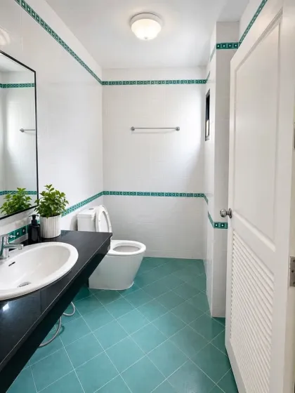 Villa Esquinera con 3 Habitaciones y 6 Baños en el Centro de Phuket