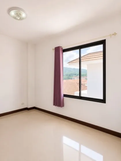 Villa Esquinera con 3 Habitaciones y 6 Baños en el Centro de Phuket