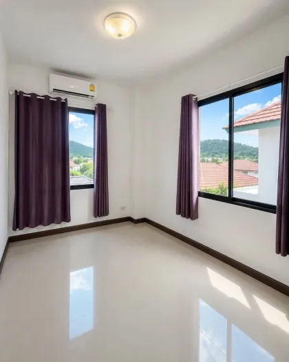Villa Esquinera con 3 Habitaciones y 6 Baños en el Centro de Phuket
