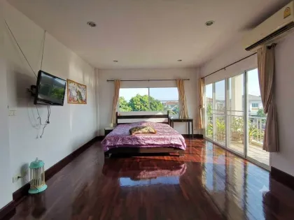 Belle maison 4 chambres 4 salles de bain avec jardin et parking