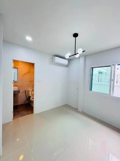 Maison individuelle 4 chambres 3 salles de bain prix spécial à Chalong