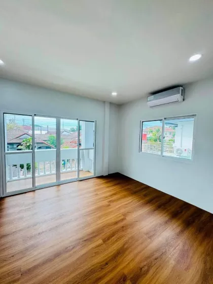 Maison individuelle 4 chambres 3 salles de bain prix spécial à Chalong